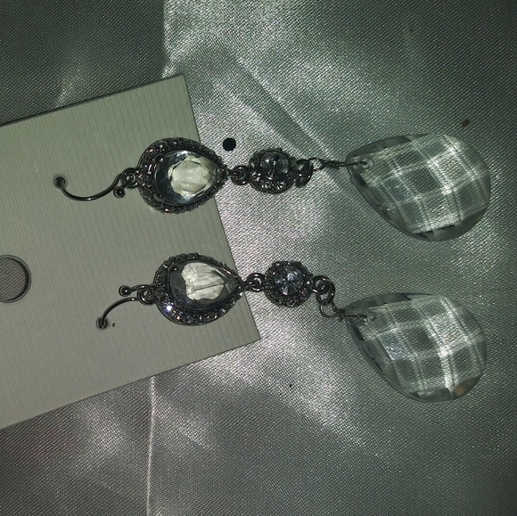 Earrings - Picture 2 of 2